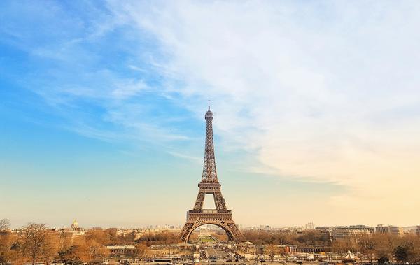La navette ou le chauffeur : votre allié pour une soirée unforgettable à Paris